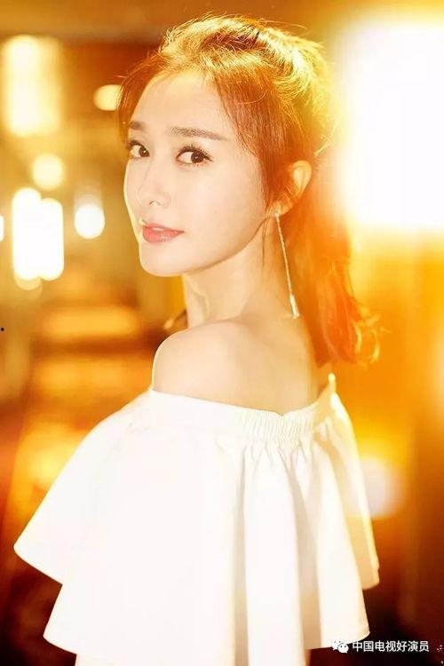 秦岚模仿明星行程表,揭秘她的一天行程表