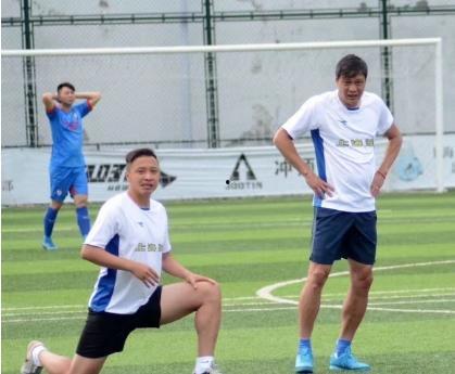 明星踢野球,明星足球场上的激情野球对决