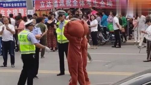 两个网红在平南打架,一场网络暴力引发的街头对决